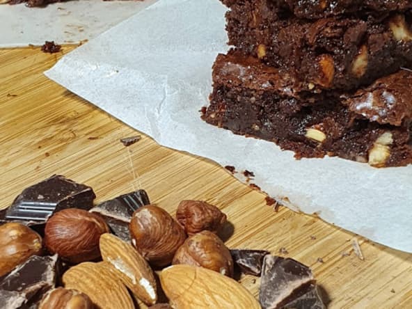 Brownies aux noisettes et amandes caramélisées