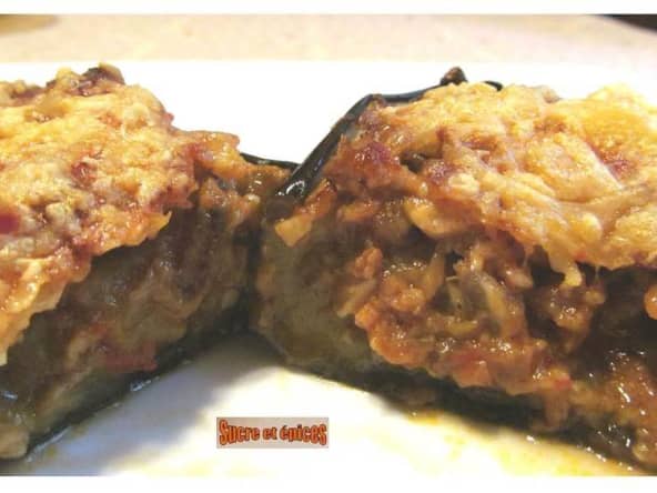 Aubergines farcies à la viande, aux champignons et au fromage