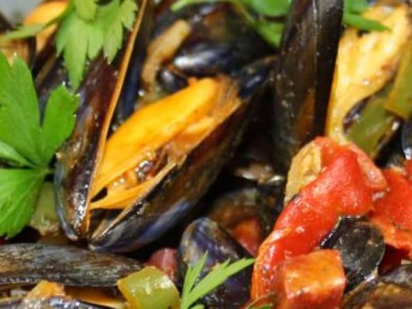 Moules au chorizo et à la sauce basque