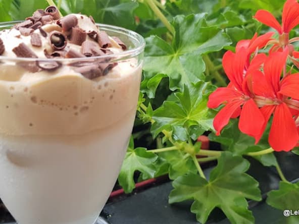 Café glacé au lait d'amande