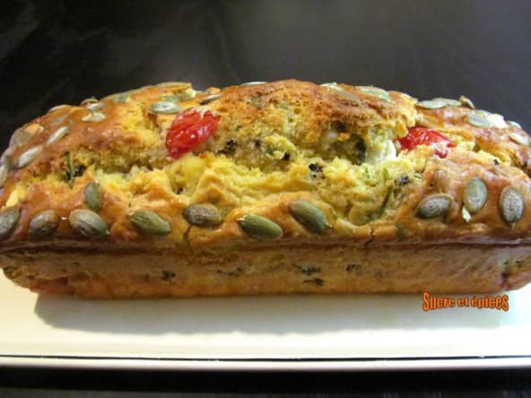 Cake feta, tomates, tapenade et graines