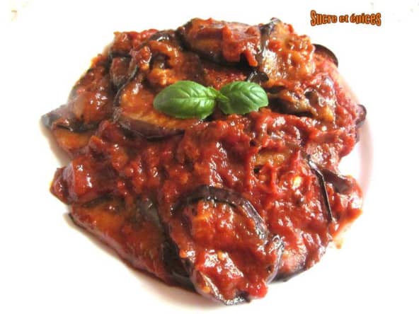 Aubergines grillées en sauce tomate