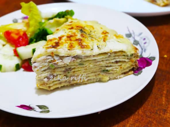Gâteau de crêpes à la viande hachée et sauce Mornay