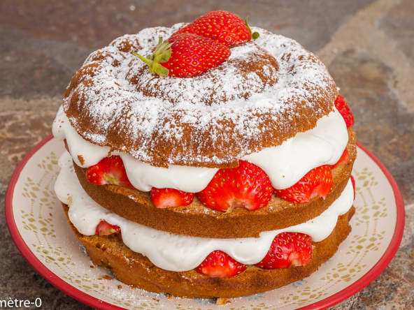 Gâteau d'anniversaire fraises chantilly