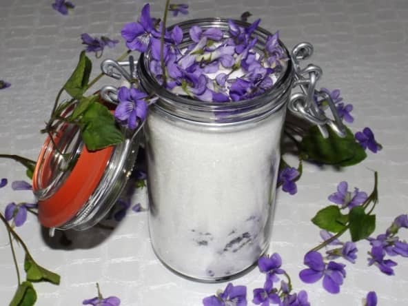 Sucre parfumé à la violette