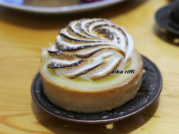 Tartelettes à la compote de poires meringuées
