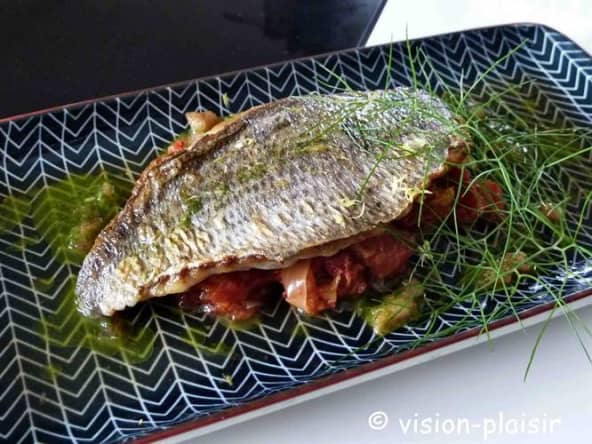 Filet de dorade à la tomate et basilic