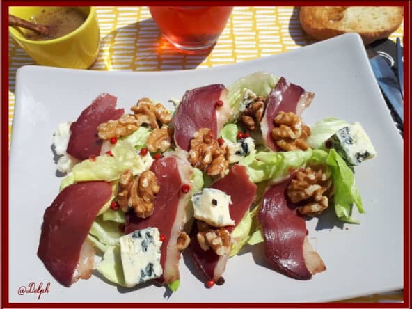 Salade gourmande au magret, noix et St Agur