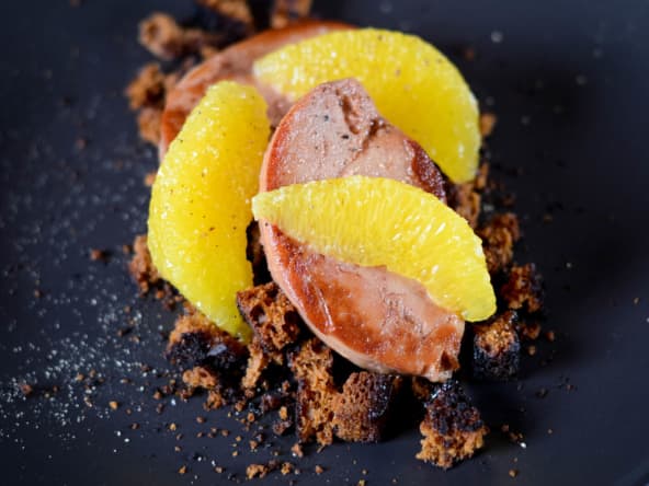 Foie gras poêlé au pain d'épices et suprêmes d'orange