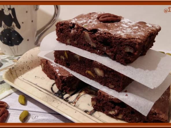Brownie aux pistaches et aux noix de pécan
