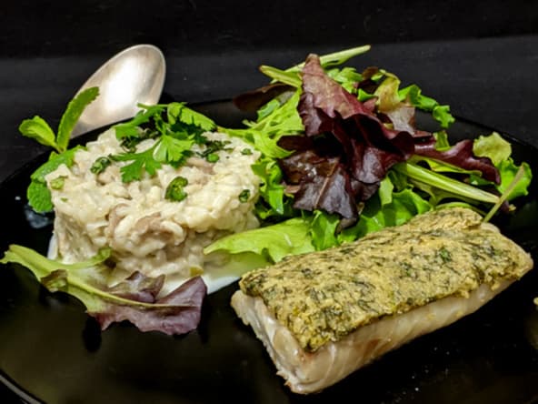 Pavé de lieu noir en croûte d’herbes risotto aux pleurotes