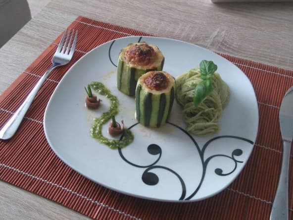 Concombre farcis et cappelini au pesto