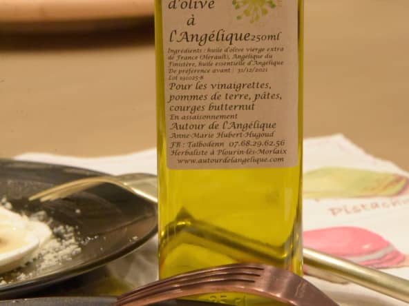 Carpaccio de champignons de Paris à l'huile d'olive à l'angélique