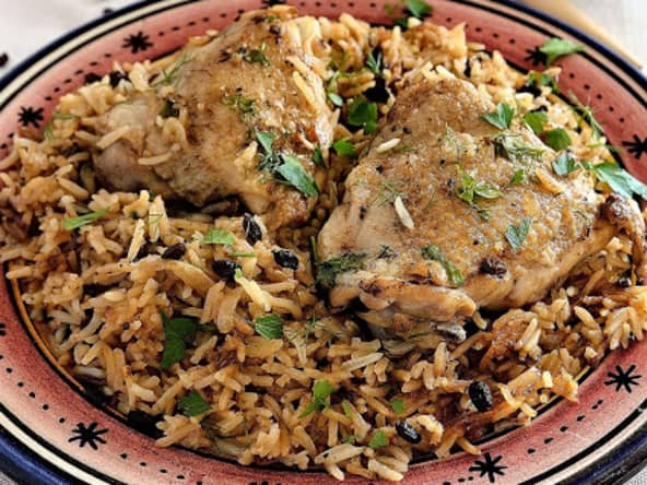 Poulet à l'oignon caramélisé et riz à la cardamome, de Yotam Ottolenghi
