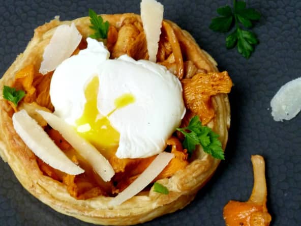 Tarte feuilletée aux girolles et oeuf mollet