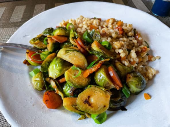 Wok de choux de Bruxelles à la sauce de soja