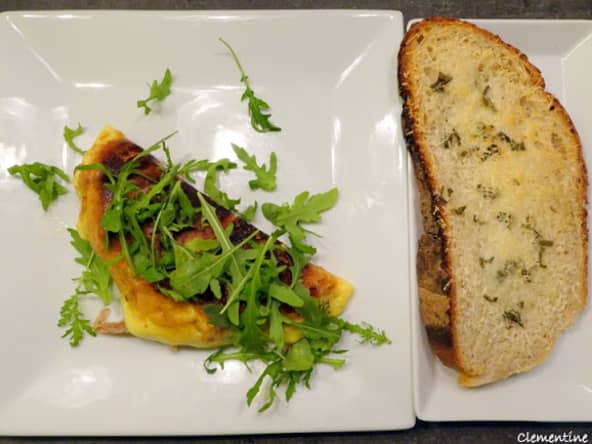 Omelette aux champignons, taleggio et jambon
