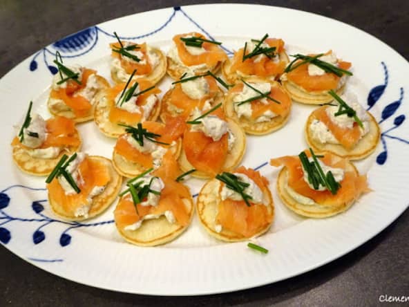 Blinis ou pain de seigle au saumon fumé