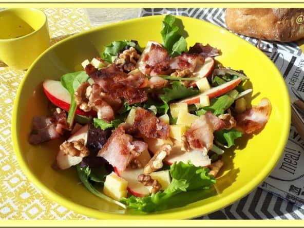 Salade de pomme lard noix et Comté