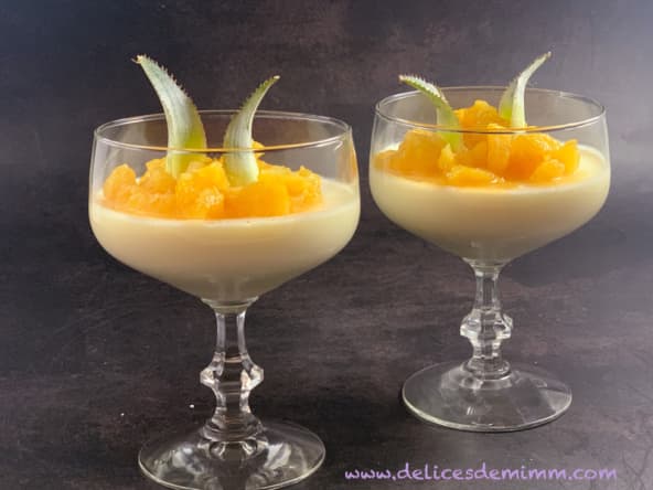 Panna cotta vanillée et ananas caramélisé au rhum