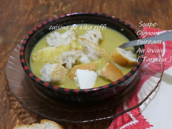 Soupe oignon poireaux au levain et babeurre