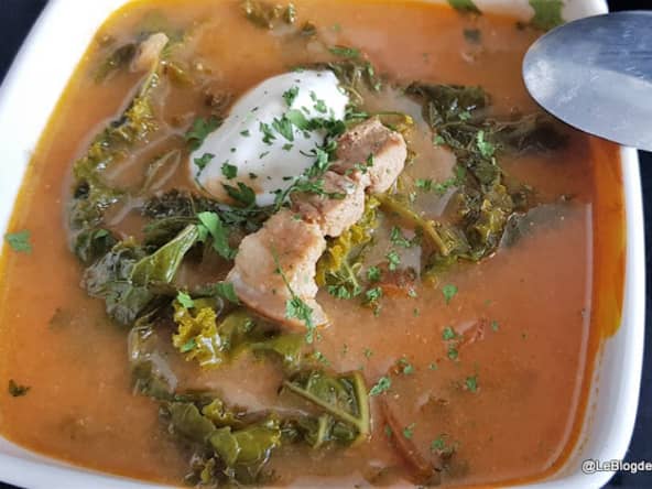 Soupe instantanée avec des légumes déshydratés