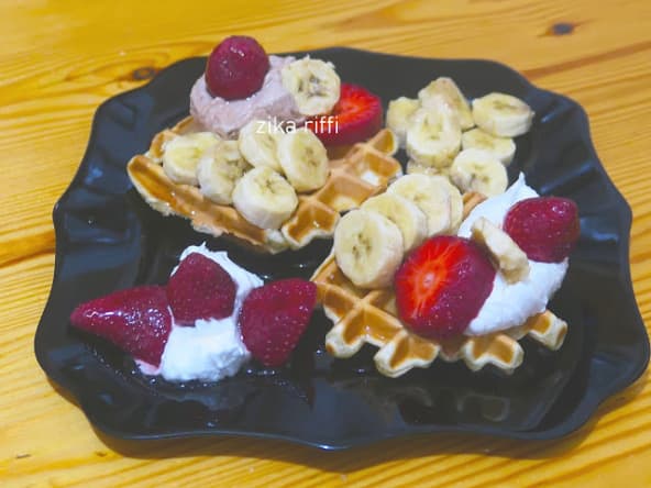 Gaufres banane fraise et chantilly au miel