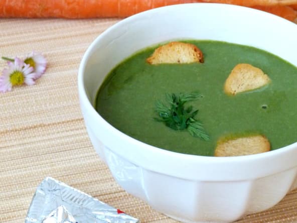 Soupe de fanes de carottes
