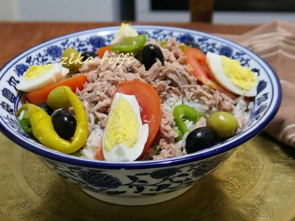 Salade de riz complète au thon et aux légumes