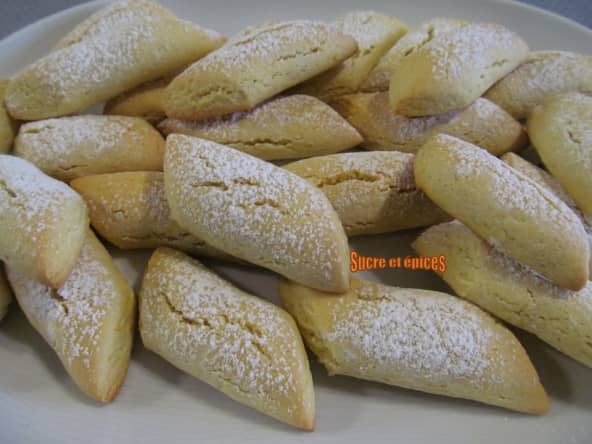 Biscuits simples à l'huile, parfumés au citron