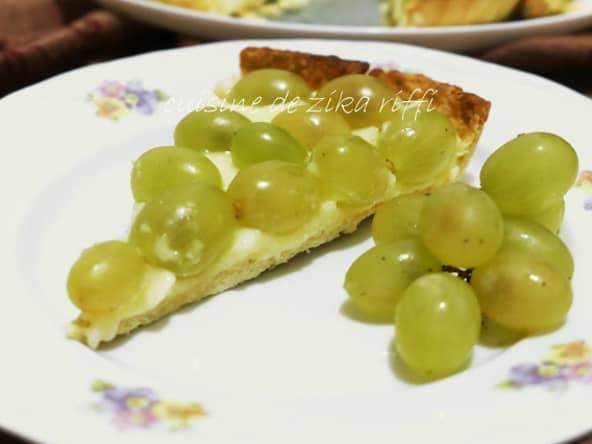 Tarte aux raisins muscat et à la crème amandine