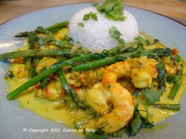 Fricassée de gambas et d'asperges, gingembre et crème de coco, sauce caramélisée à l'orange