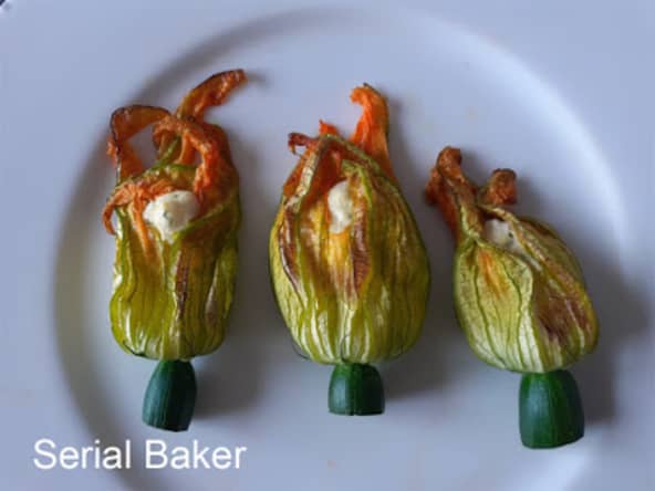Fleurs de courgette farcies à la brousse et aux herbes