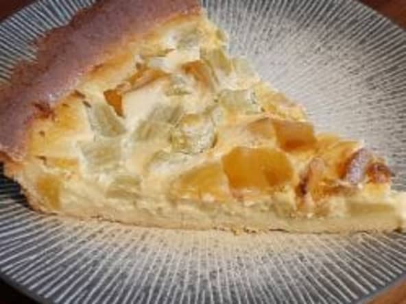 Tarte à la rhubarbe et mangues caramélisées au miel