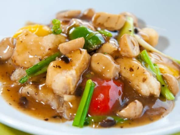 Wok de poulet aux légumes (haricots verts, courgettes, poivrons, brocolis...)