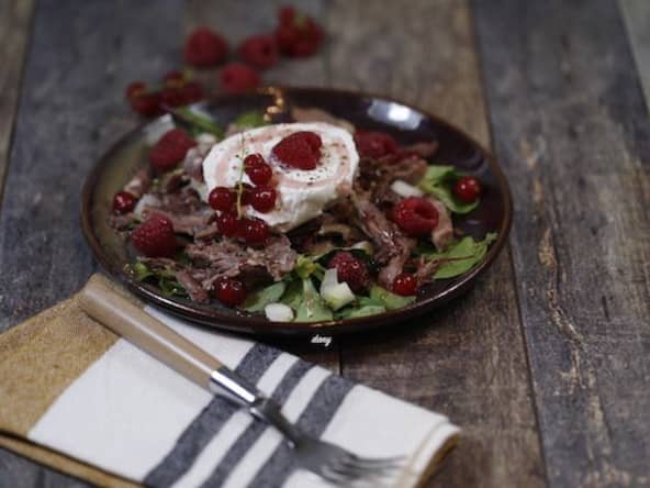 Salade de canard confit framboises groseille et mozzarella