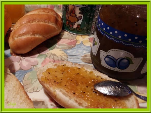 Confiture de prunes et kiwi