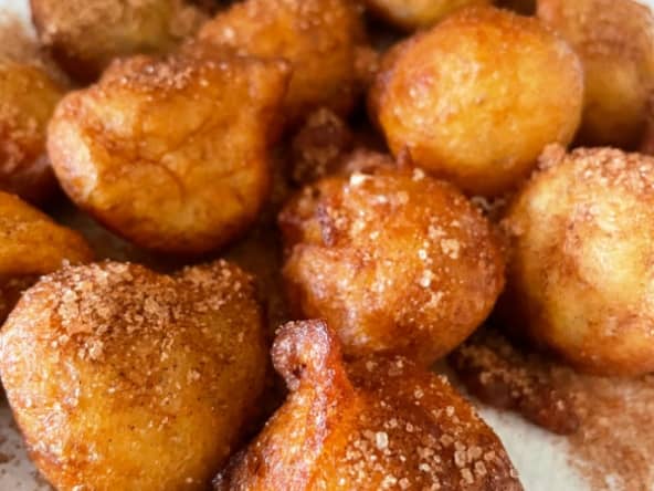 Beignets sucrés de fruit à pain