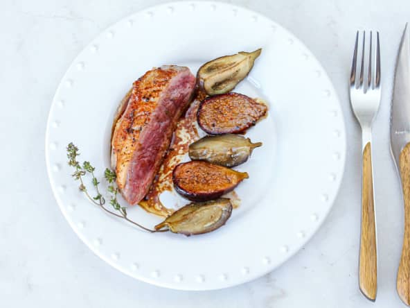 Filet de canette poêlé, aubergines et figues confites