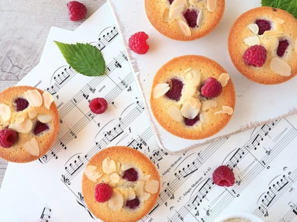 Financiers bien moelleux aux framboises 