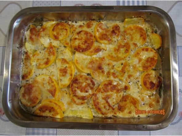 Courgettes gratinées, sauce crémeuse au parmesan