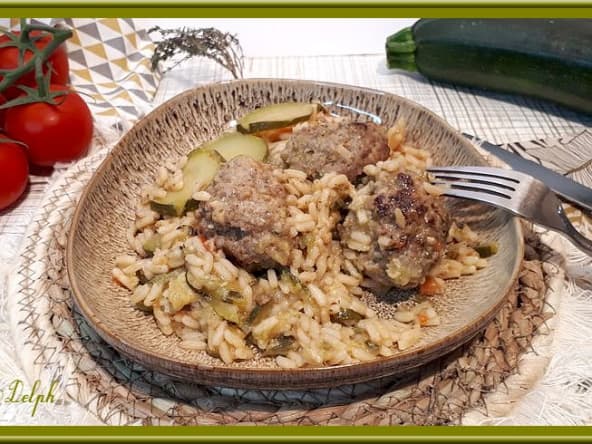 Riz aux courgettes, tomates et boulettes de viandes