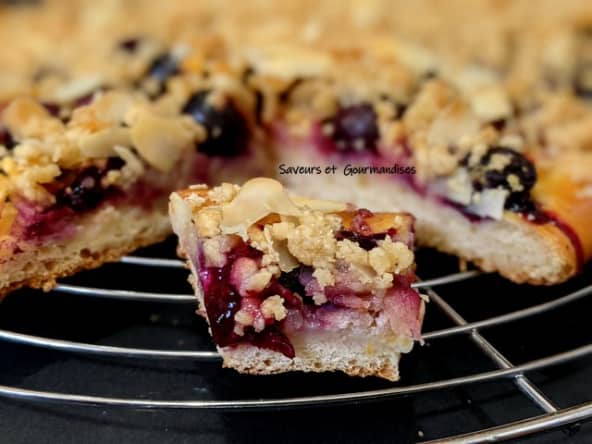 Kuchen aux pommes et aux myrtilles