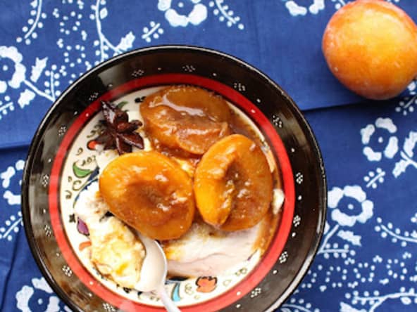 Yaourt cuit au four et prunes rôties aux épices