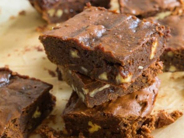 Brownie aux noix de pécan, purée d'amandes et fleur de sel (sans beurre)