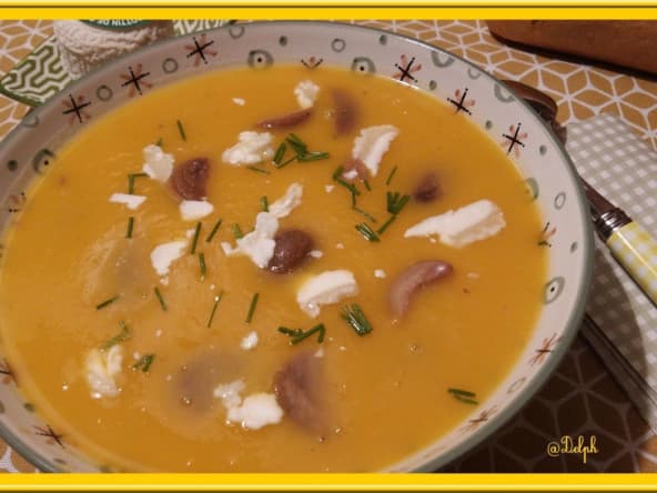 Velouté de butternut accompagné de châtaignes et Chavignol