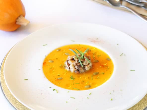 Velouté de Citrouilles aux épices, huile de truffe et herbes