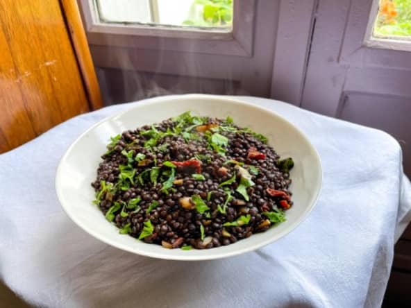 Lentilles Beluga mijotées à la sauce de soja