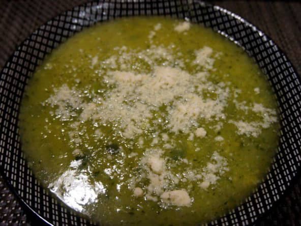 Soupe de courgettes au parmesan