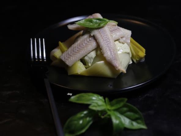 Salade tiède poireaux pommes de terre et anguille fumée